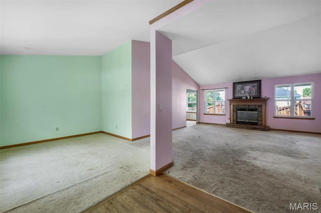 1828 Chateau Du Mont Drive, Florissant, MO 63031