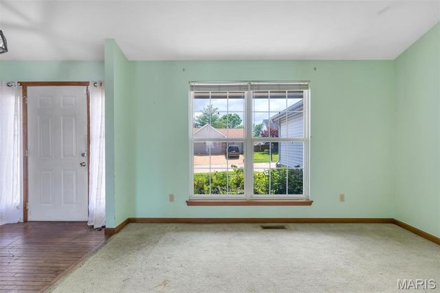 1828 Chateau Du Mont Drive, Florissant, MO 63031
