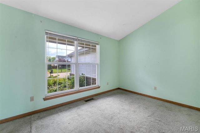 1828 Chateau Du Mont Drive, Florissant, MO 63031