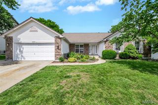 1828 Chateau Du Mont Drive, Florissant, MO 63031