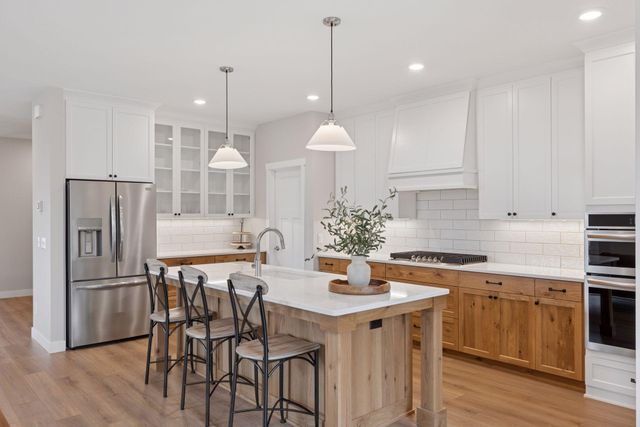 2823 Thompson Drive, River Falls, WI 54022