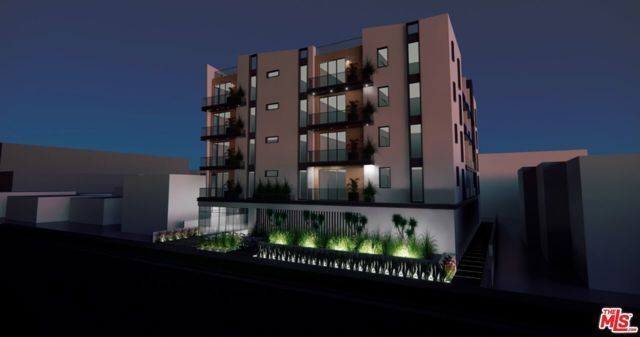 5720 Waring Avenue, Los Angeles, CA 90038