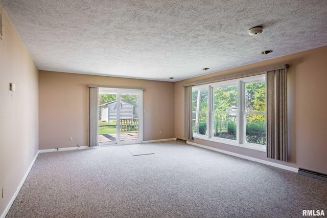 109 Weisbrook Lane, Carterville, IL 62918