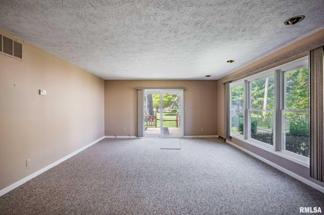 109 Weisbrook Lane, Carterville, IL 62918