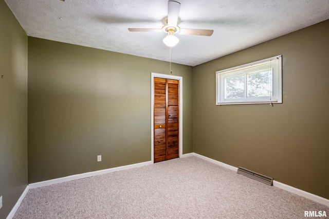 109 Weisbrook Lane, Carterville, IL 62918