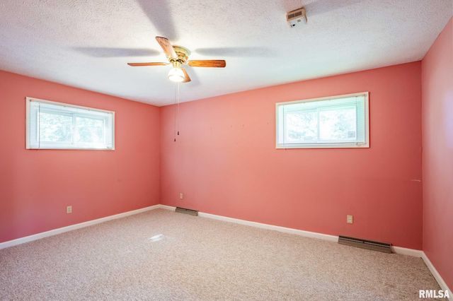 109 Weisbrook Lane, Carterville, IL 62918