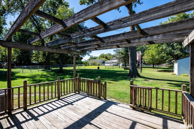 109 Weisbrook Lane, Carterville, IL 62918