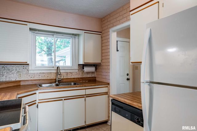 109 Weisbrook Lane, Carterville, IL 62918