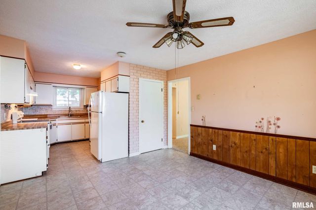 109 Weisbrook Lane, Carterville, IL 62918