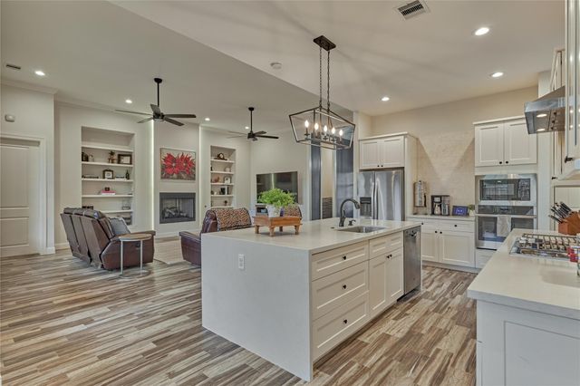 237 Blue Hill Drive, Montgomery, TX 77356