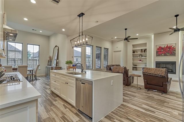 237 Blue Hill Drive, Montgomery, TX 77356