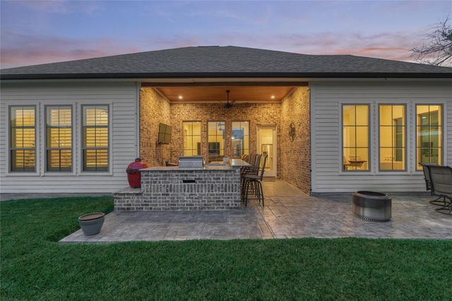 237 Blue Hill Drive, Montgomery, TX 77356