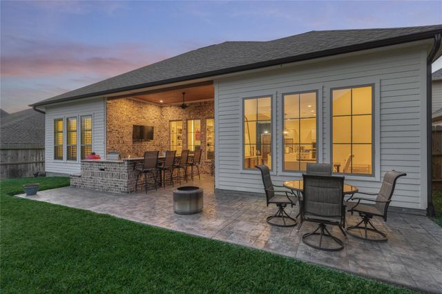 237 Blue Hill Drive, Montgomery, TX 77356