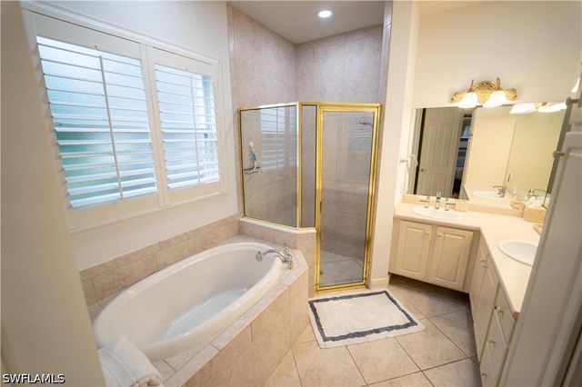 5886 Paradise CIR, Naples, FL 34110