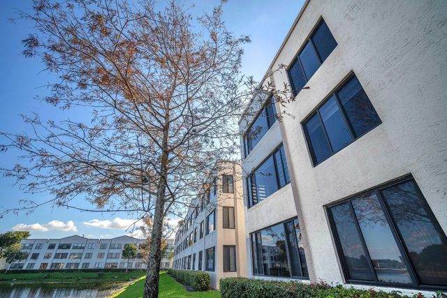 10738 W Clairmont Circle 206, Fort Lauderdale, FL 33321