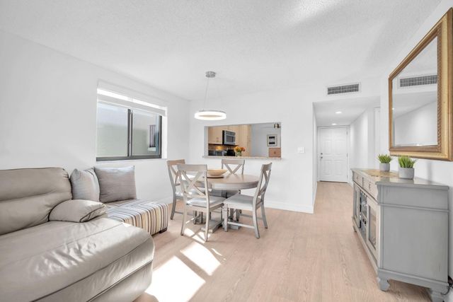 10738 W Clairmont Circle 206, Fort Lauderdale, FL 33321