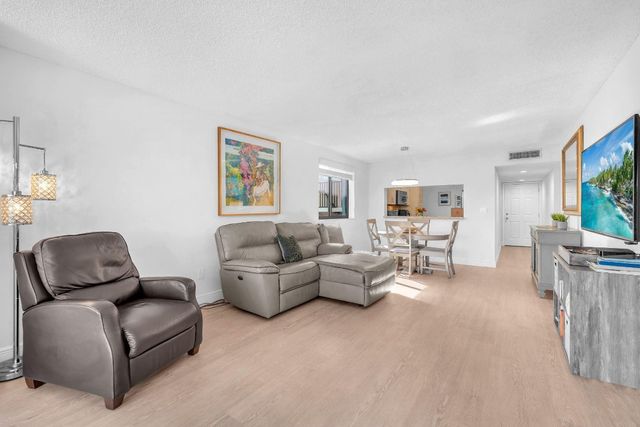 10738 W Clairmont Circle 206, Fort Lauderdale, FL 33321