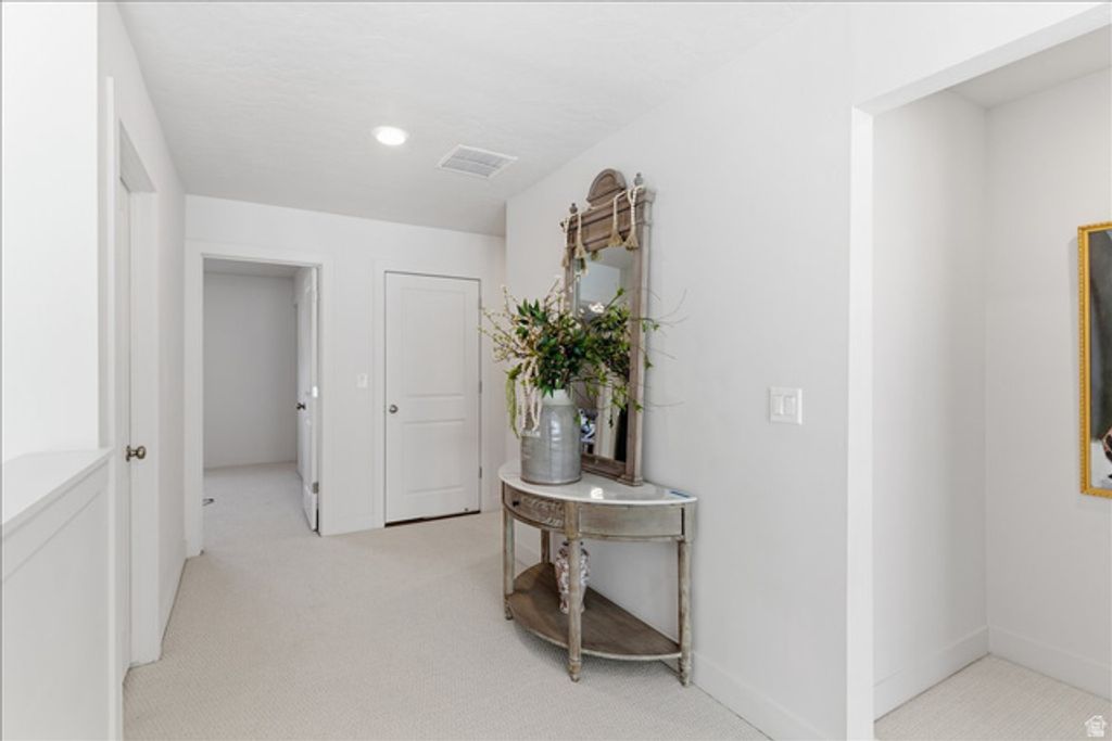 Image 19 of property listing at 1306 E TALBOT DR, Kaysville, UT 84037