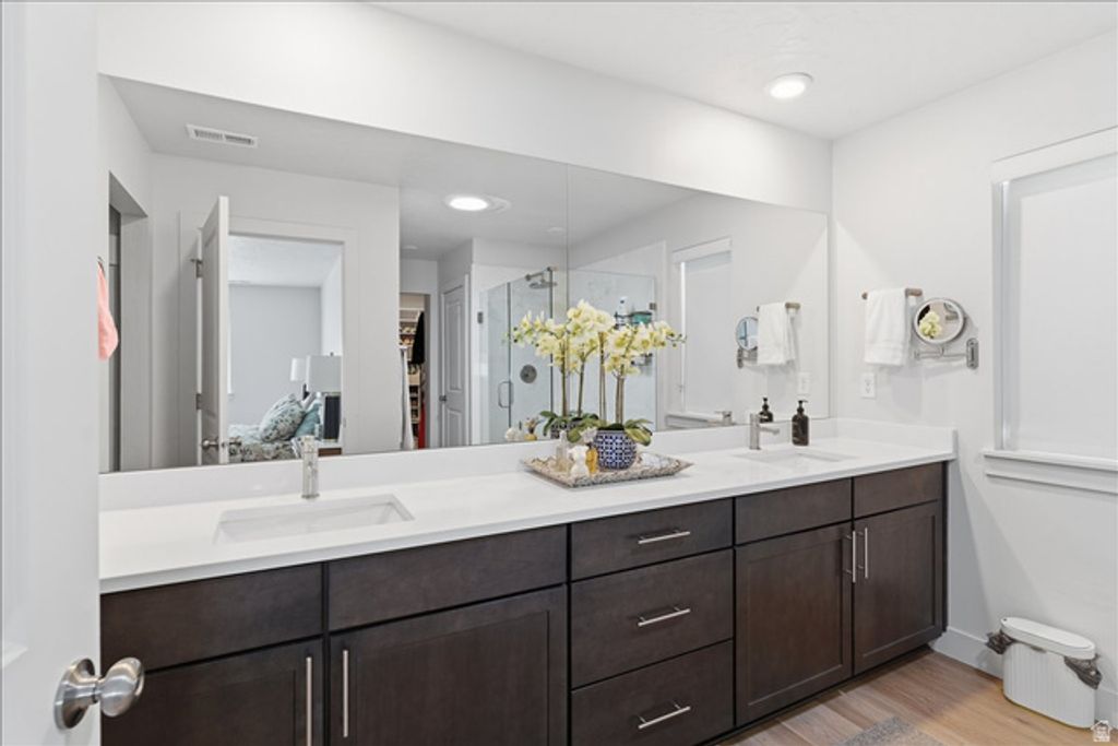 Image 23 of property listing at 1306 E TALBOT DR, Kaysville, UT 84037