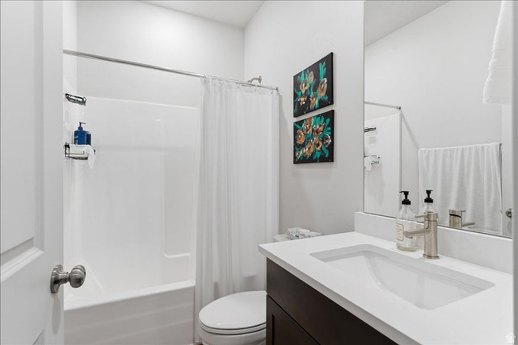 Image 6 of property listing at 1306 E TALBOT DR, Kaysville, UT 84037