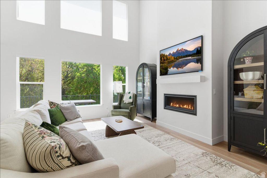 Image 10 of property listing at 1306 E TALBOT DR, Kaysville, UT 84037