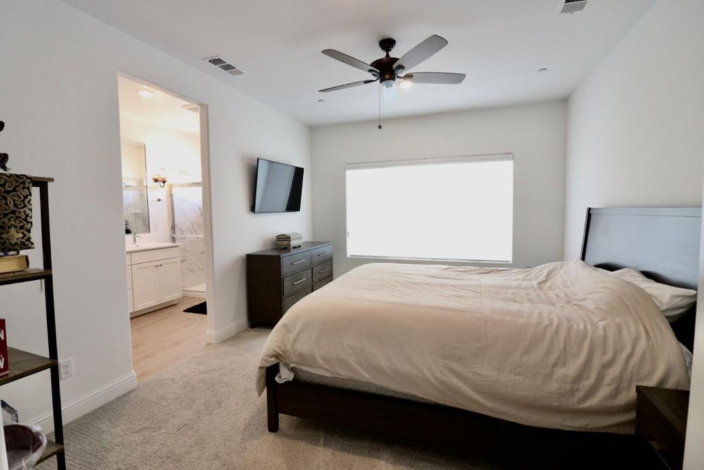 Image 10 of property listing at 240 Huntington Avenue S, Madera, CA 93636