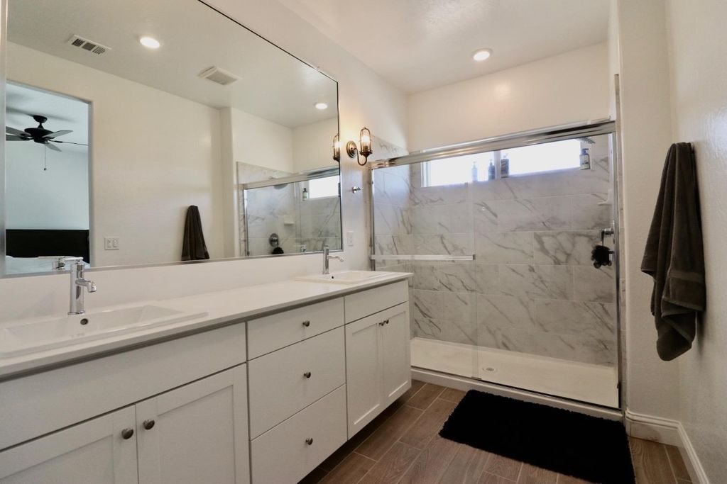 Image 11 of property listing at 240 Huntington Avenue S, Madera, CA 93636