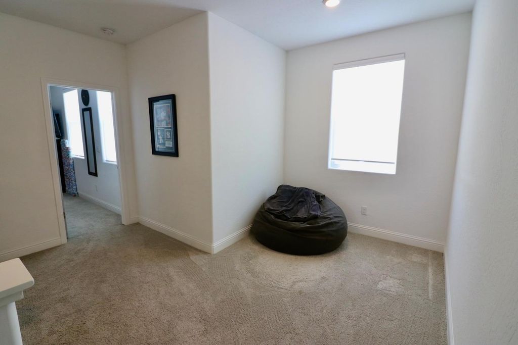 Image 13 of property listing at 240 Huntington Avenue S, Madera, CA 93636