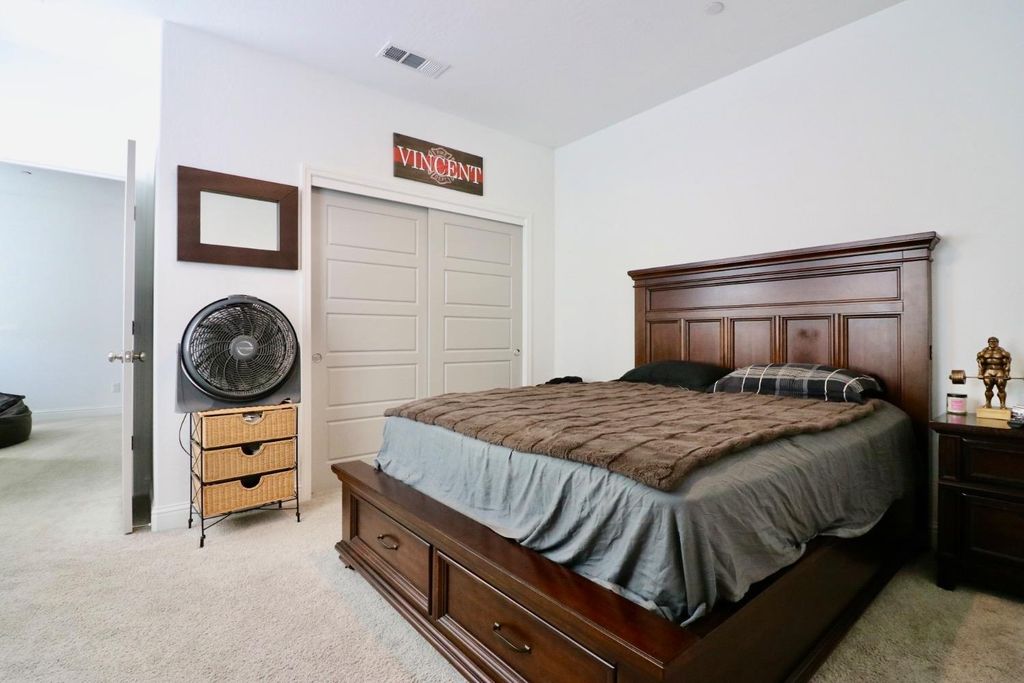 Image 14 of property listing at 240 Huntington Avenue S, Madera, CA 93636
