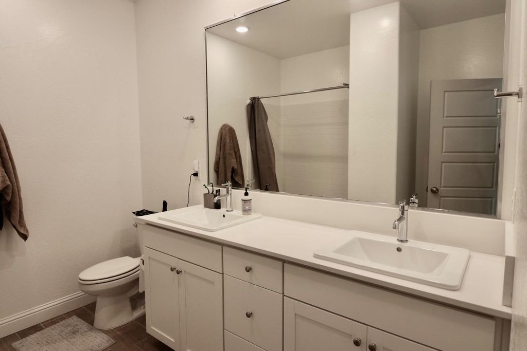 Image 17 of property listing at 240 Huntington Avenue S, Madera, CA 93636