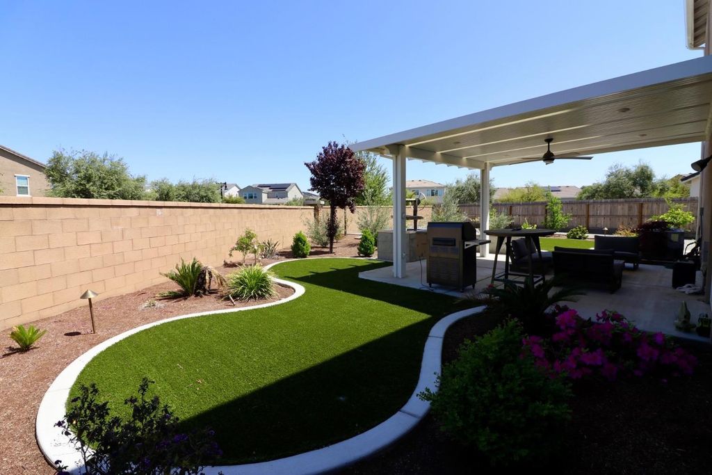 Image 19 of property listing at 240 Huntington Avenue S, Madera, CA 93636