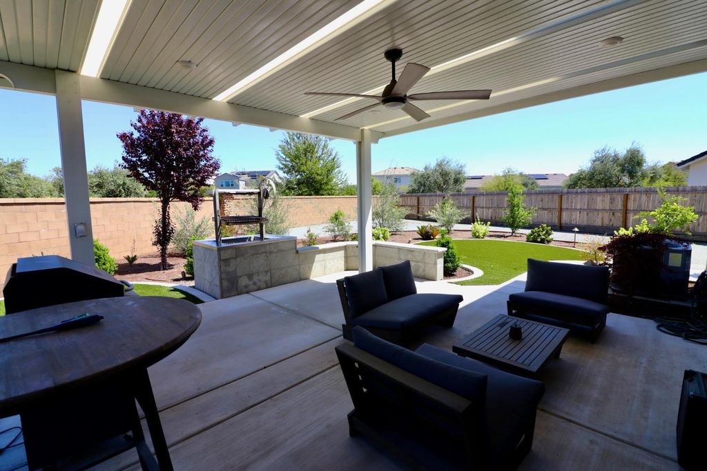 Image 20 of property listing at 240 Huntington Avenue S, Madera, CA 93636