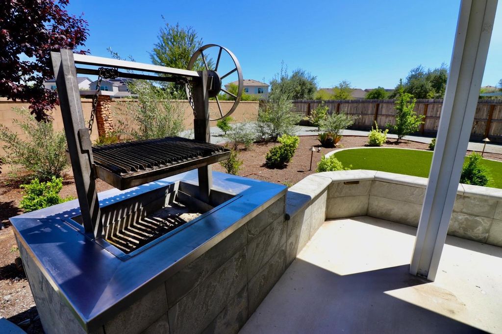 Image 21 of property listing at 240 Huntington Avenue S, Madera, CA 93636