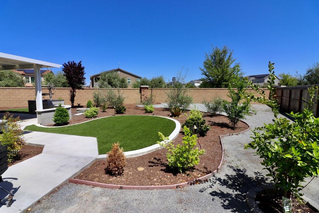 Image 22 of property listing at 240 Huntington Avenue S, Madera, CA 93636