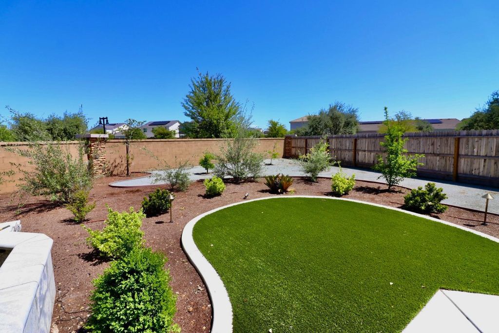Image 23 of property listing at 240 Huntington Avenue S, Madera, CA 93636
