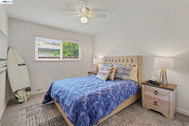 998 Wagoner Dr, Livermore, CA 94550