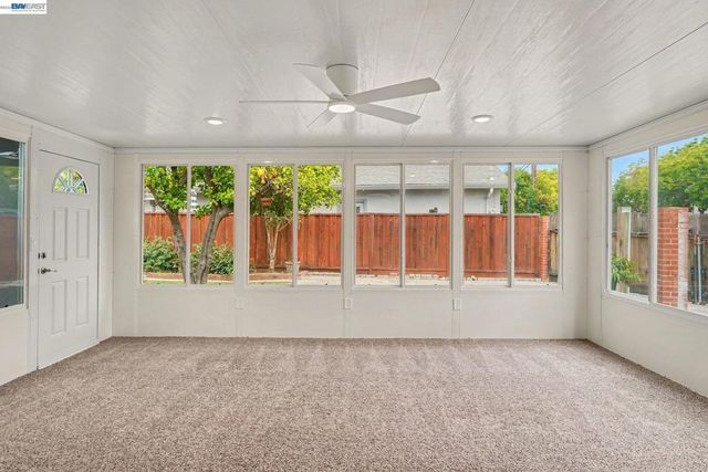998 Wagoner Dr, Livermore, CA 94550