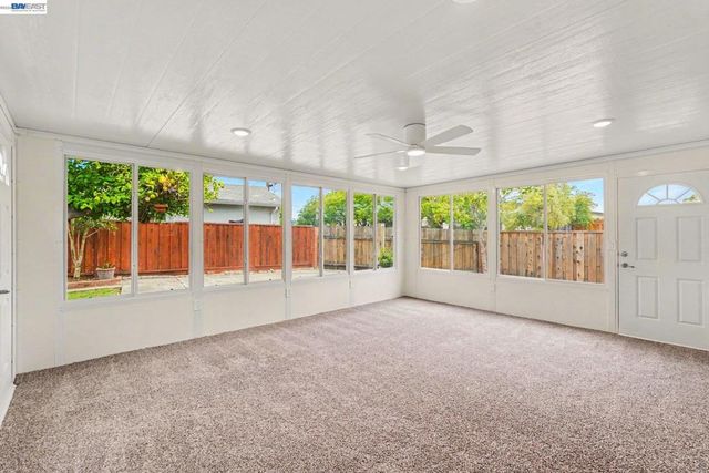 998 Wagoner Dr, Livermore, CA 94550