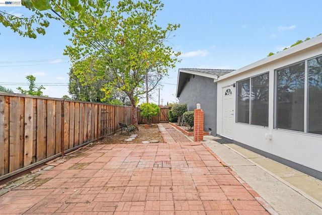 998 Wagoner Dr, Livermore, CA 94550