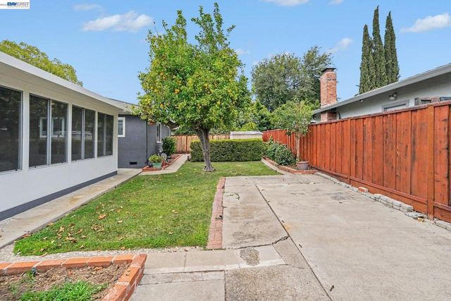 998 Wagoner Dr, Livermore, CA 94550