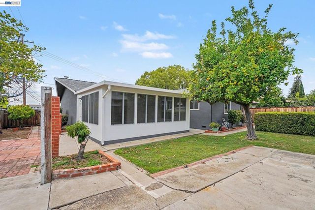 998 Wagoner Dr, Livermore, CA 94550