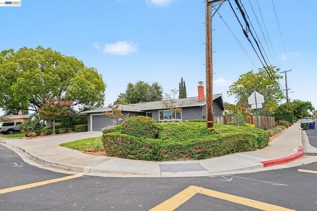 998 Wagoner Dr, Livermore, CA 94550