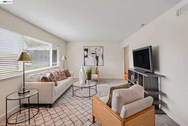 998 Wagoner Dr, Livermore, CA 94550