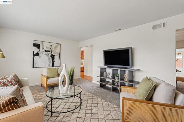 998 Wagoner Dr, Livermore, CA 94550