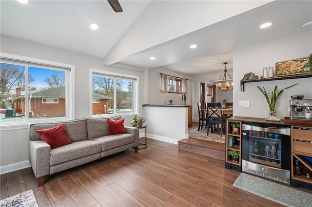 114 Orchard Hilands Dr, Peters Twp, PA 15367