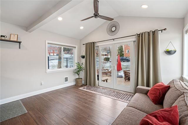 114 Orchard Hilands Dr, Peters Twp, PA 15367