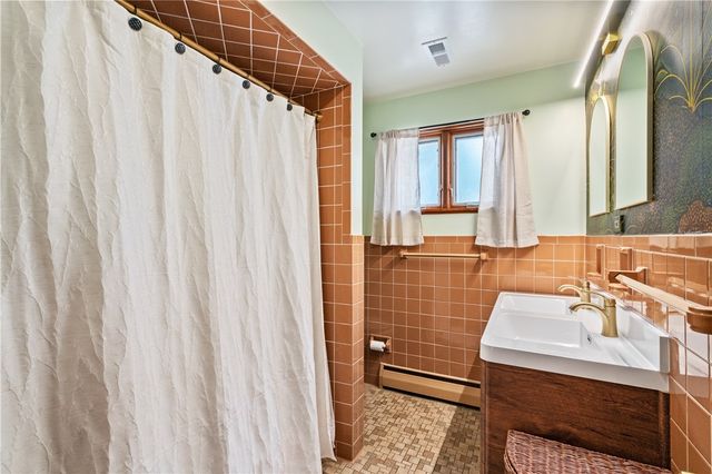 114 Orchard Hilands Dr, Peters Twp, PA 15367