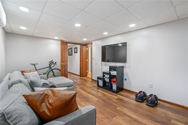 114 Orchard Hilands Dr, Peters Twp, PA 15367