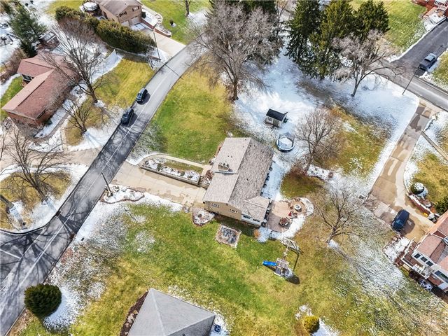 114 Orchard Hilands Dr, Peters Twp, PA 15367