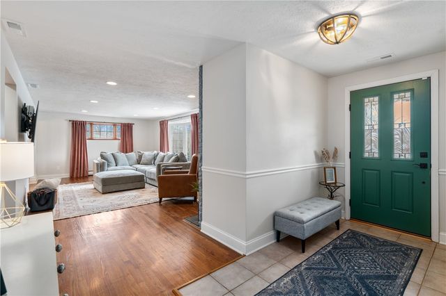 114 Orchard Hilands Dr, Peters Twp, PA 15367